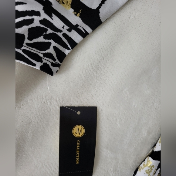 Women's Black and Gold Patterned Top - Picture 6 of 7